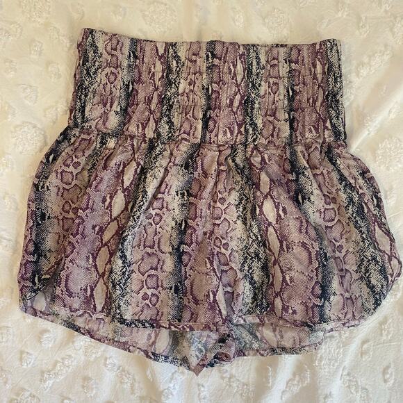 Free People Movement The Way Home Shorts Womens Size Small Snakeskin Active Run - Picture 1 of 3
